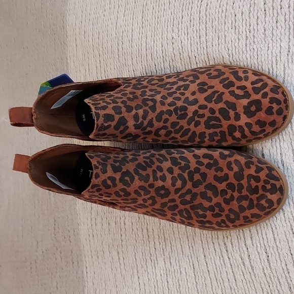 Toms Kallie Cheetah Wedge Booties NWOB - Picture 3 of 12